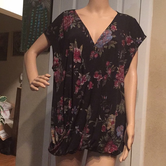 NWT Simply Emma printed wrap top - Picture 3 of 7